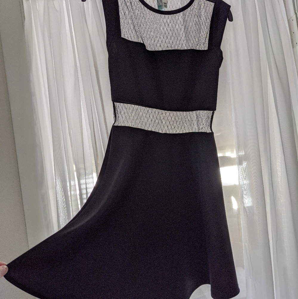 Dress - Picture 1 of 3